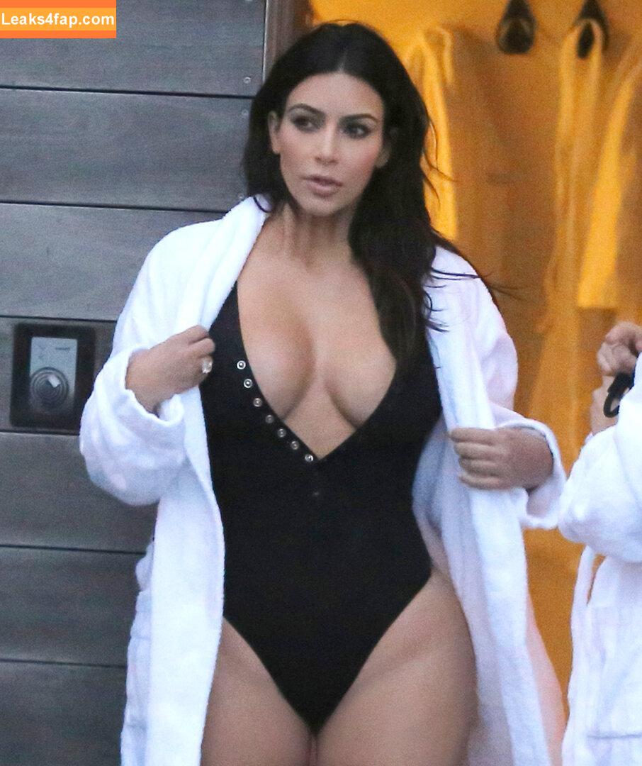 Kim Kardashian / https: / kimkadarshian / kimkardashian leaked photo photo #1302