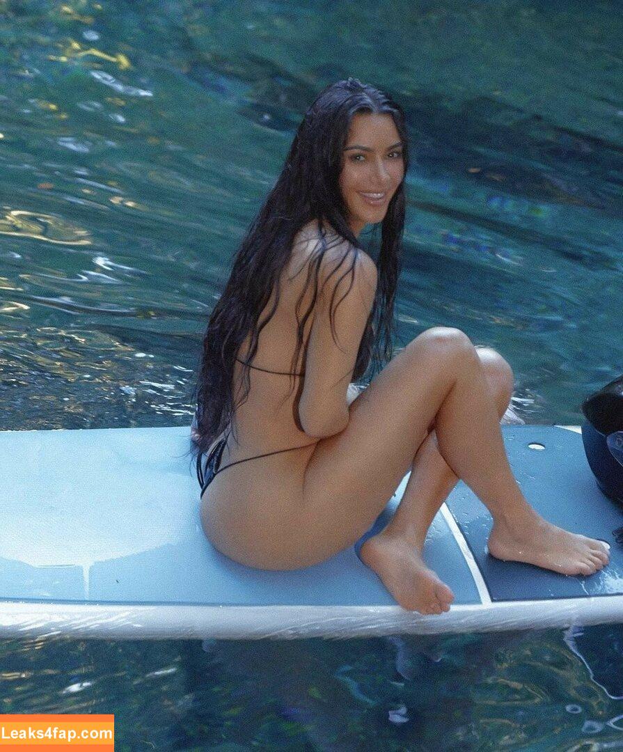 Kim Kardashian / https: / kimkadarshian / kimkardashian leaked photo photo #1320