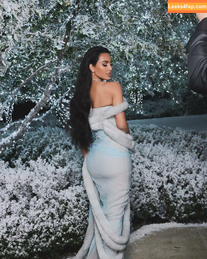Kim Kardashian / https: / kimkadarshian / kimkardashian leaked photo photo #1329