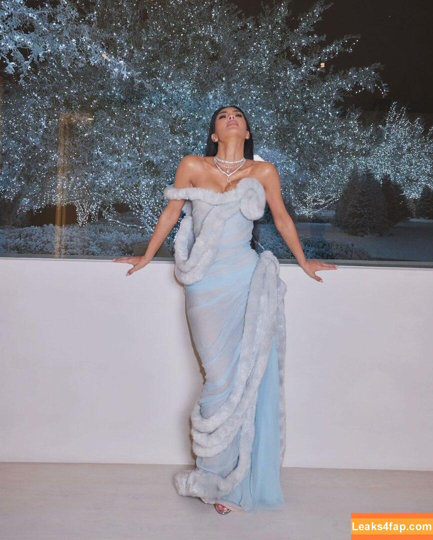 Kim Kardashian / https: / kimkadarshian / kimkardashian leaked photo photo #1330