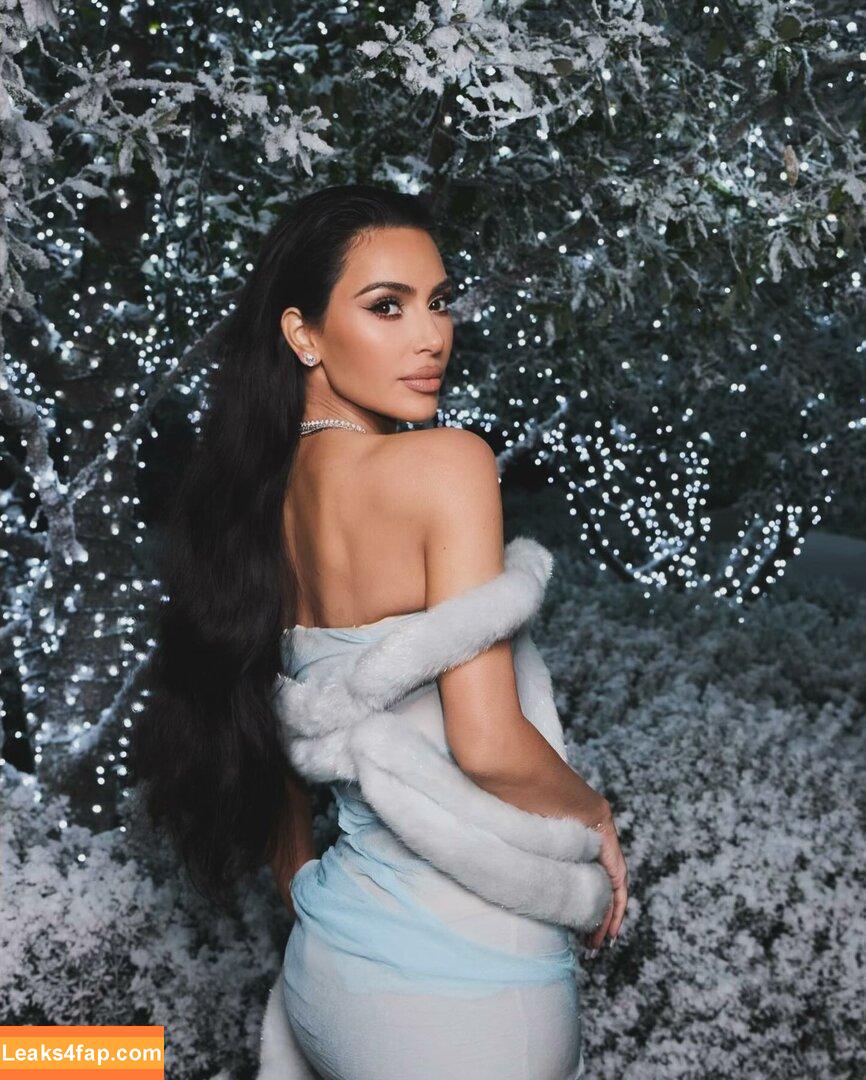 Kim Kardashian / https: / kimkadarshian / kimkardashian leaked photo photo #1331