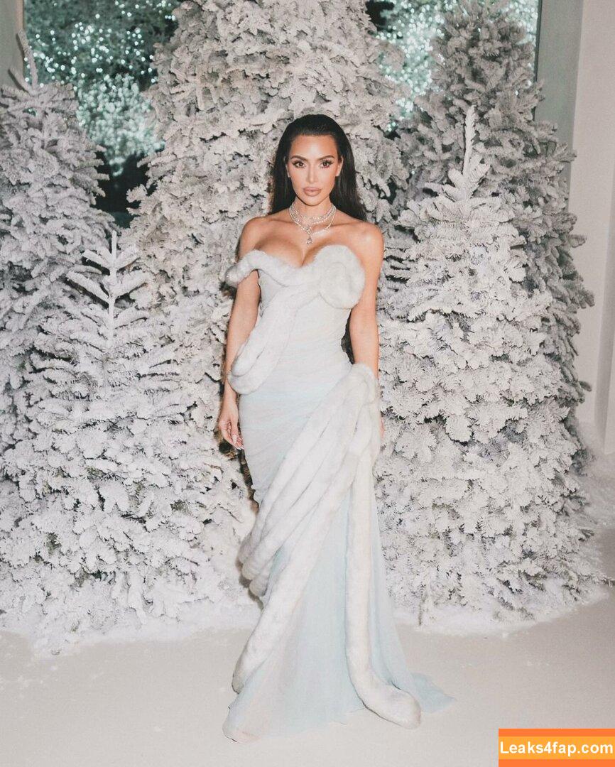 Kim Kardashian / https: / kimkadarshian / kimkardashian leaked photo photo #1333