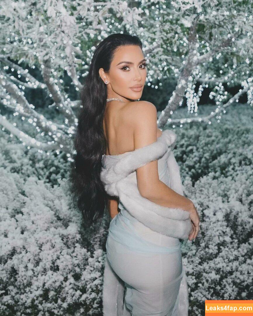 Kim Kardashian / https: / kimkadarshian / kimkardashian leaked photo photo #1335