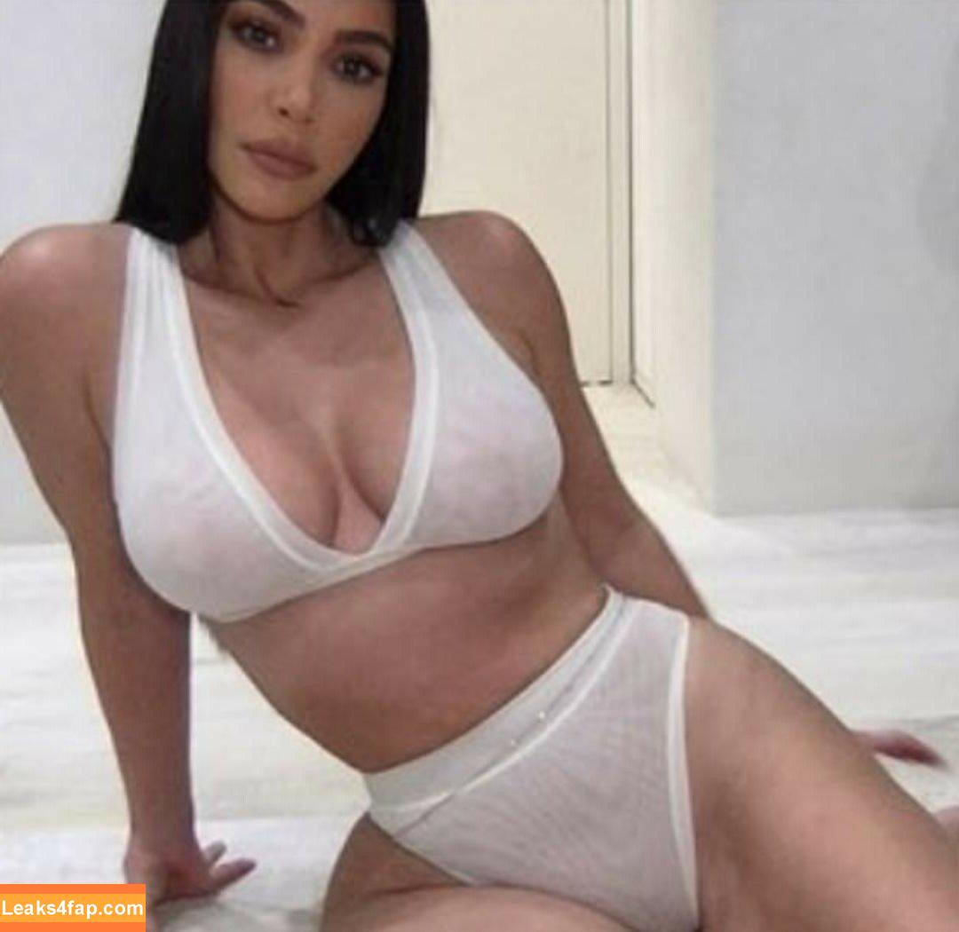 Kim Kardashian / https: / kimkadarshian / kimkardashian leaked photo photo #1355