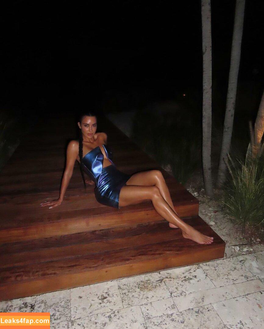 Kim Kardashian / https: / kimkadarshian / kimkardashian leaked photo photo #1362