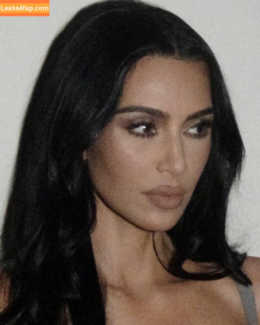 Kim Kardashian / https: / kimkadarshian / kimkardashian leaked photo photo #1372