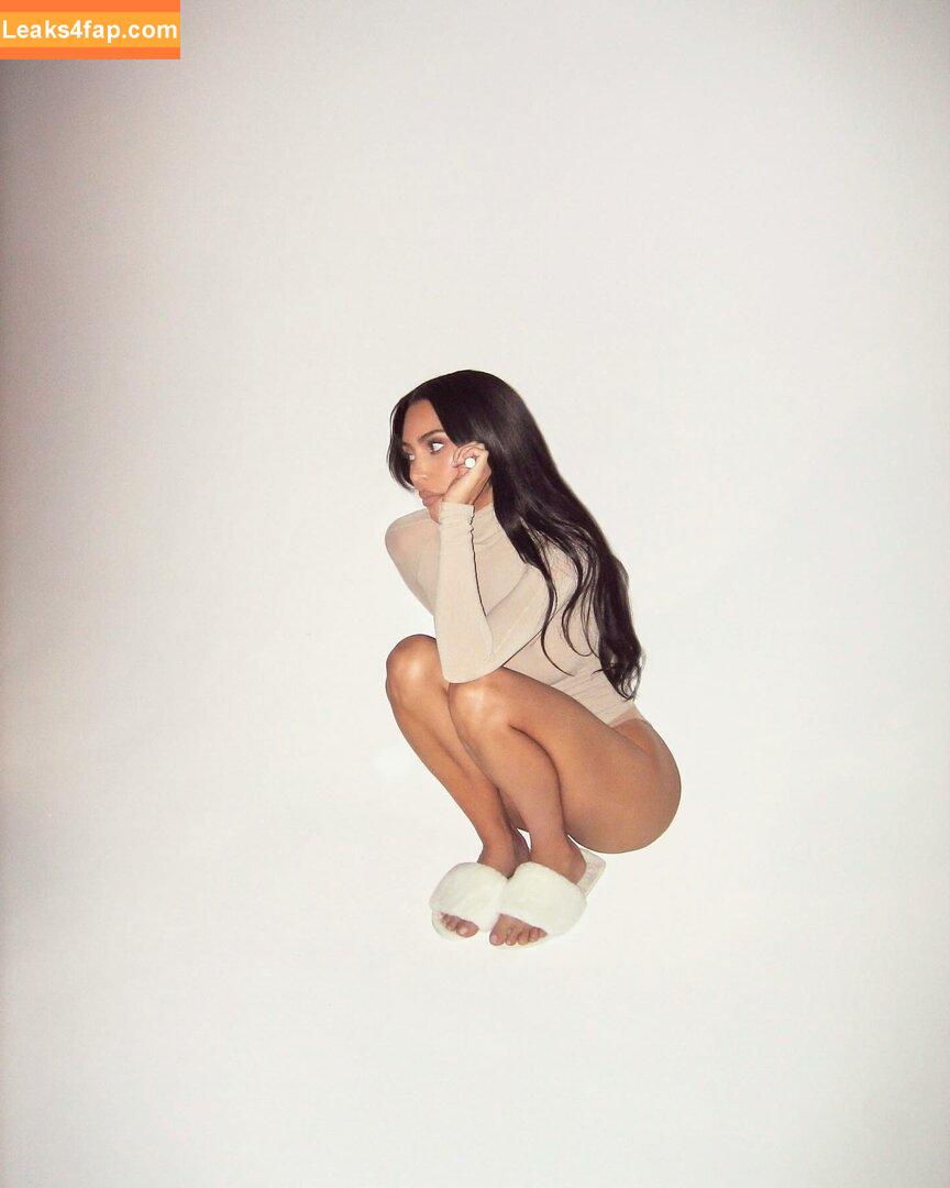 Kim Kardashian / https: / kimkadarshian / kimkardashian leaked photo photo #1374
