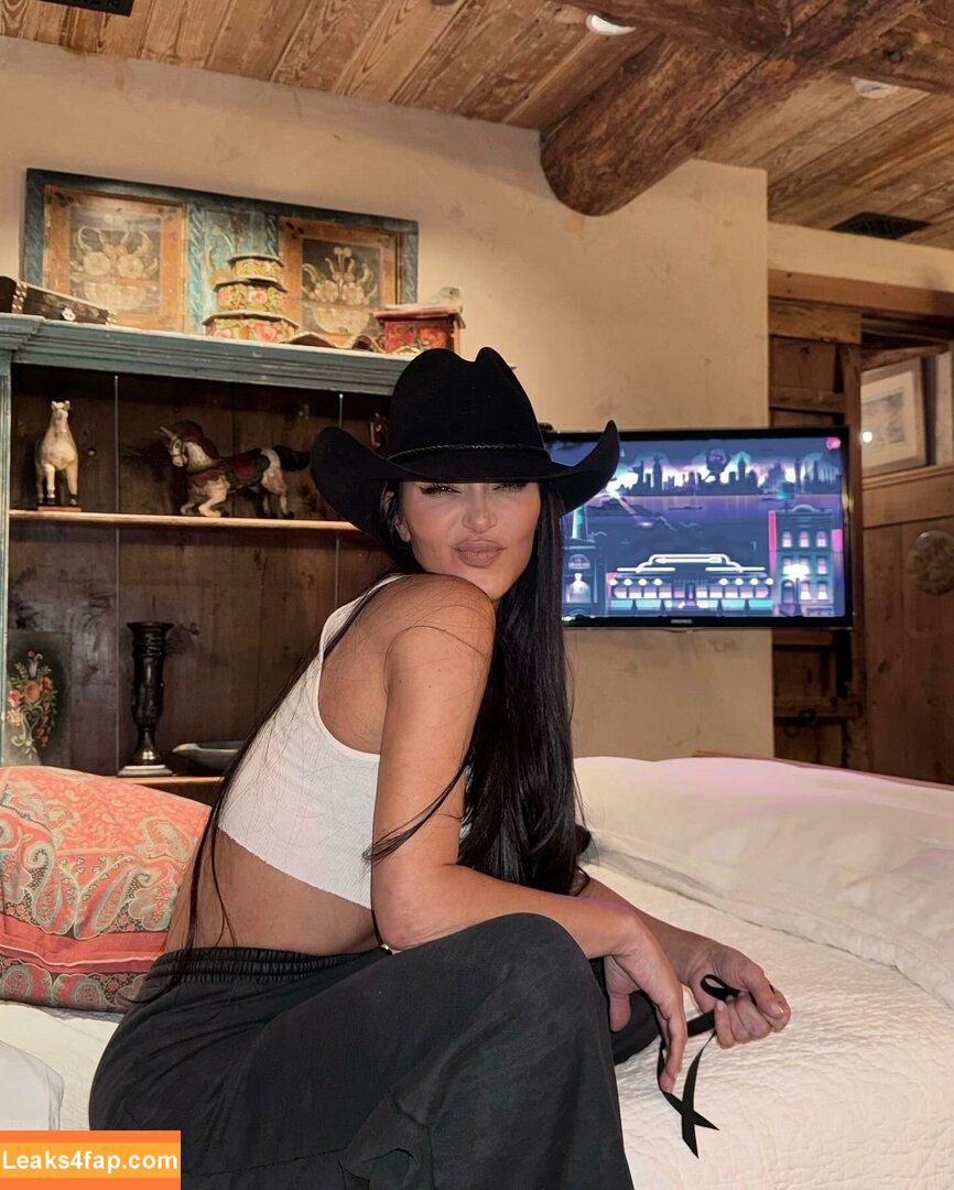 Kim Kardashian / https: / kimkadarshian / kimkardashian leaked photo photo #1379