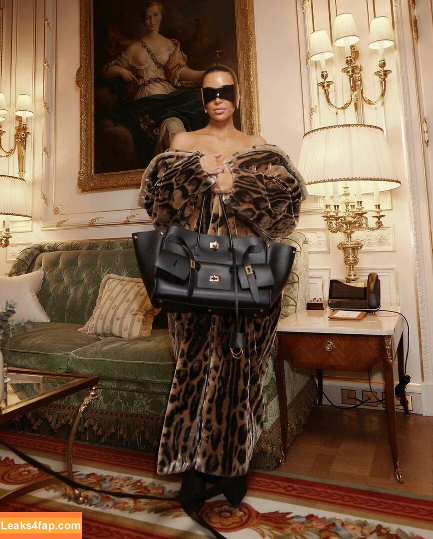 Kim Kardashian / https: / kimkadarshian / kimkardashian leaked photo photo #1412