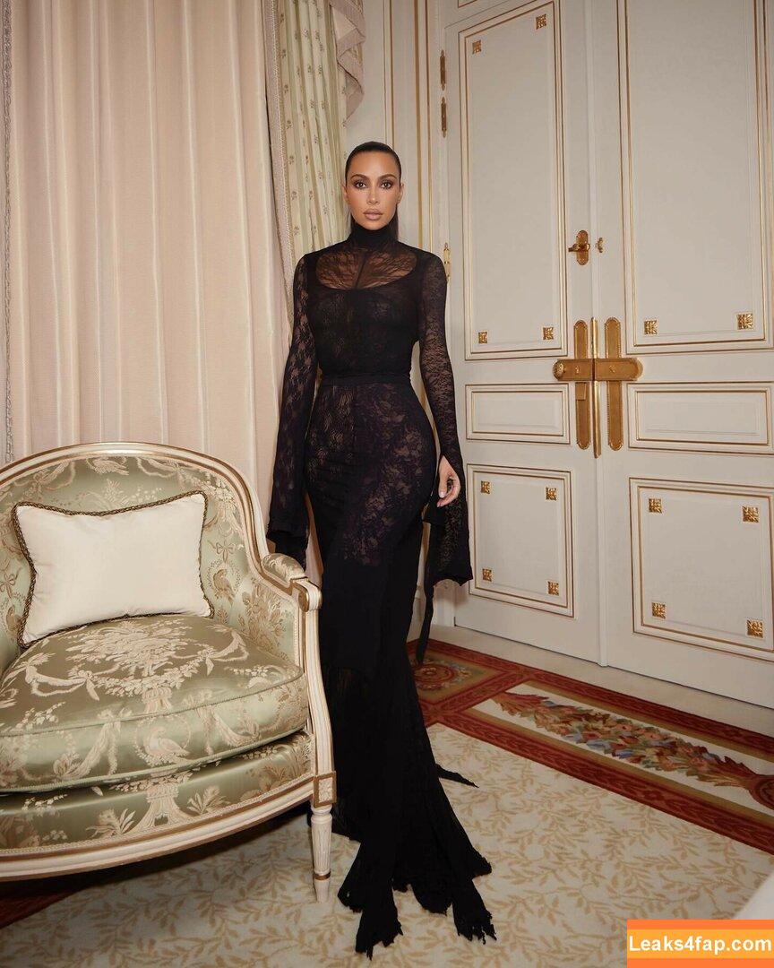 Kim Kardashian / https: / kimkadarshian / kimkardashian leaked photo photo #1414