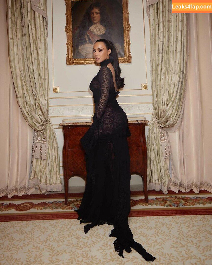 Kim Kardashian / https: / kimkadarshian / kimkardashian leaked photo photo #1416
