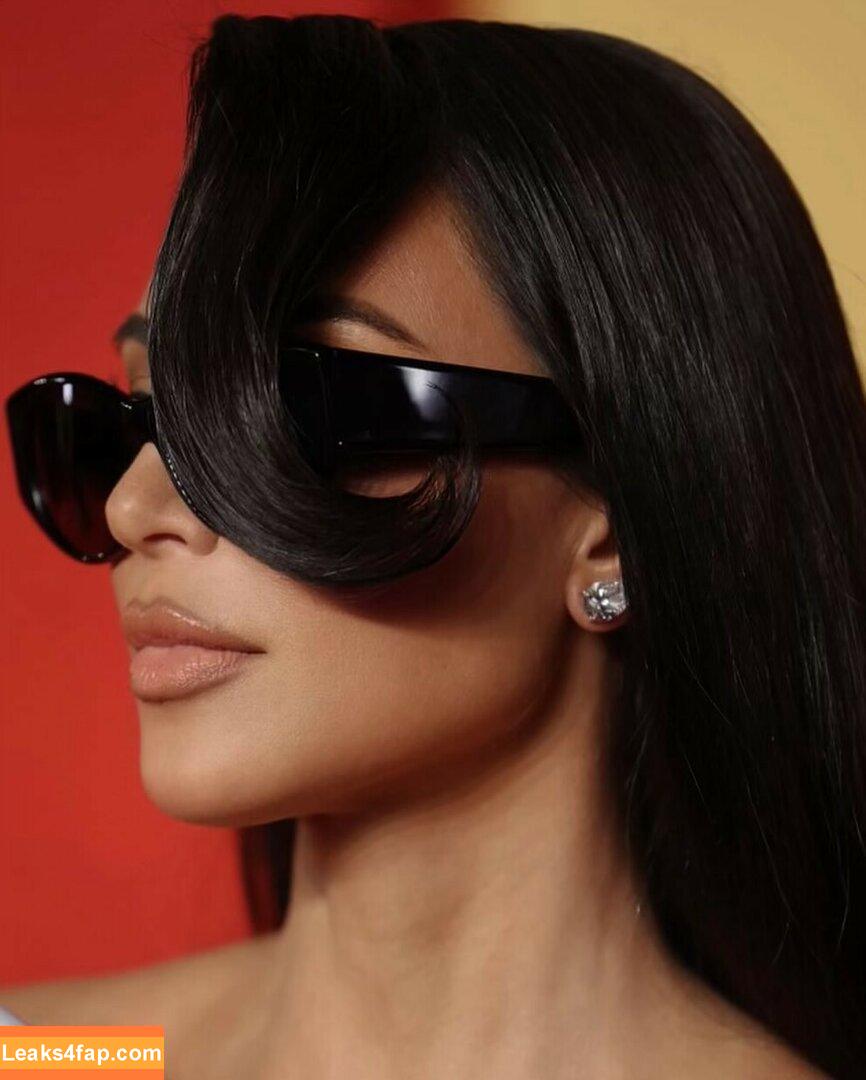 Kim Kardashian / https: / kimkadarshian / kimkardashian leaked photo photo #1484