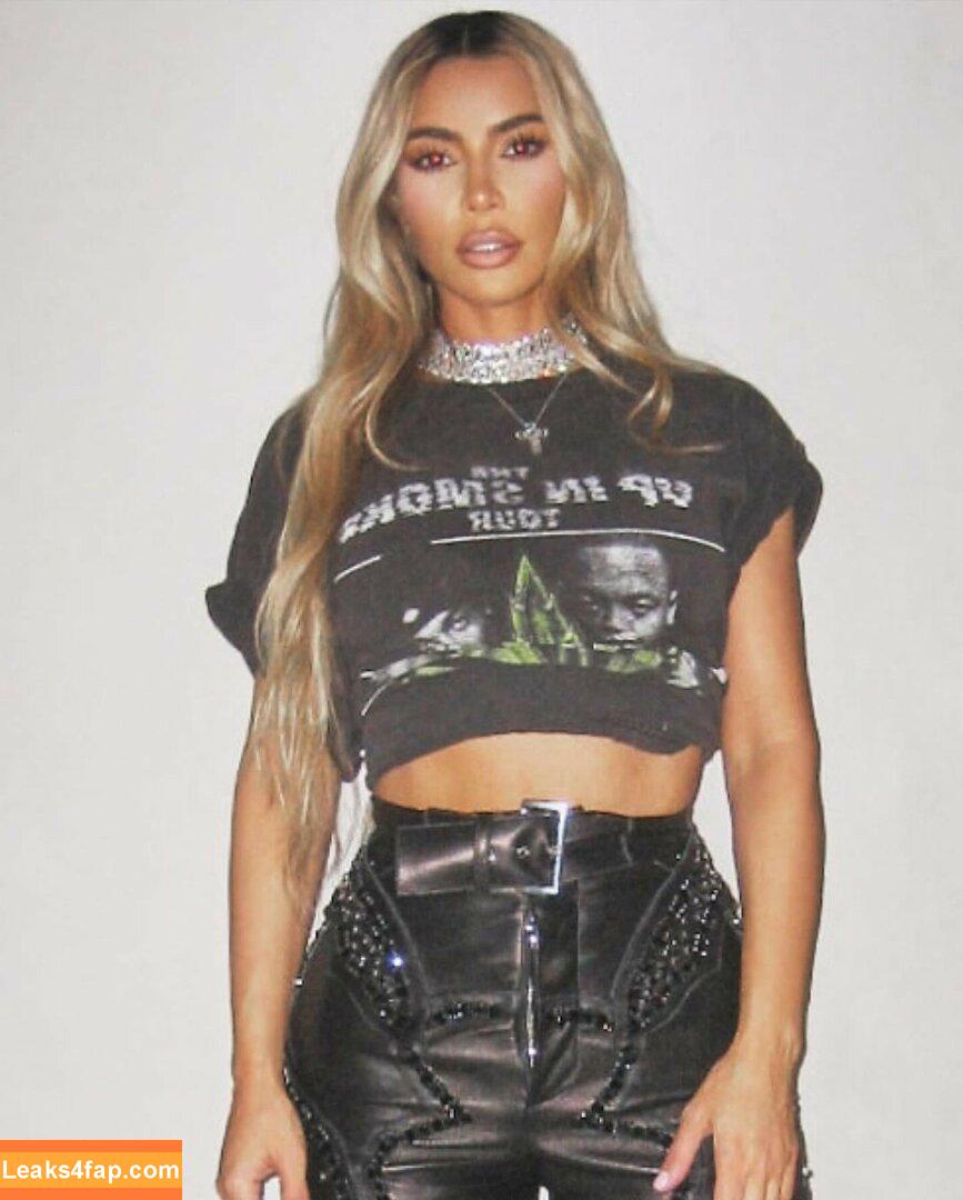 Kim Kardashian / https: / kimkadarshian / kimkardashian leaked photo photo #1486