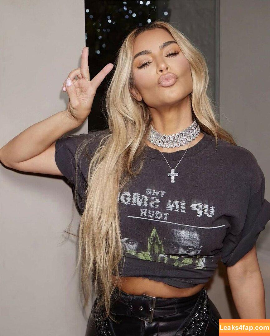 Kim Kardashian / https: / kimkadarshian / kimkardashian leaked photo photo #1490