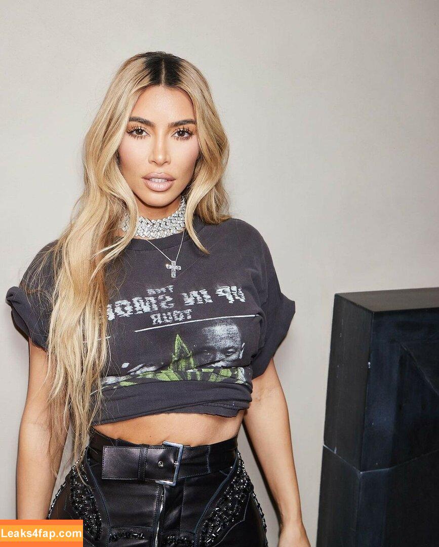 Kim Kardashian / https: / kimkadarshian / kimkardashian leaked photo photo #1491