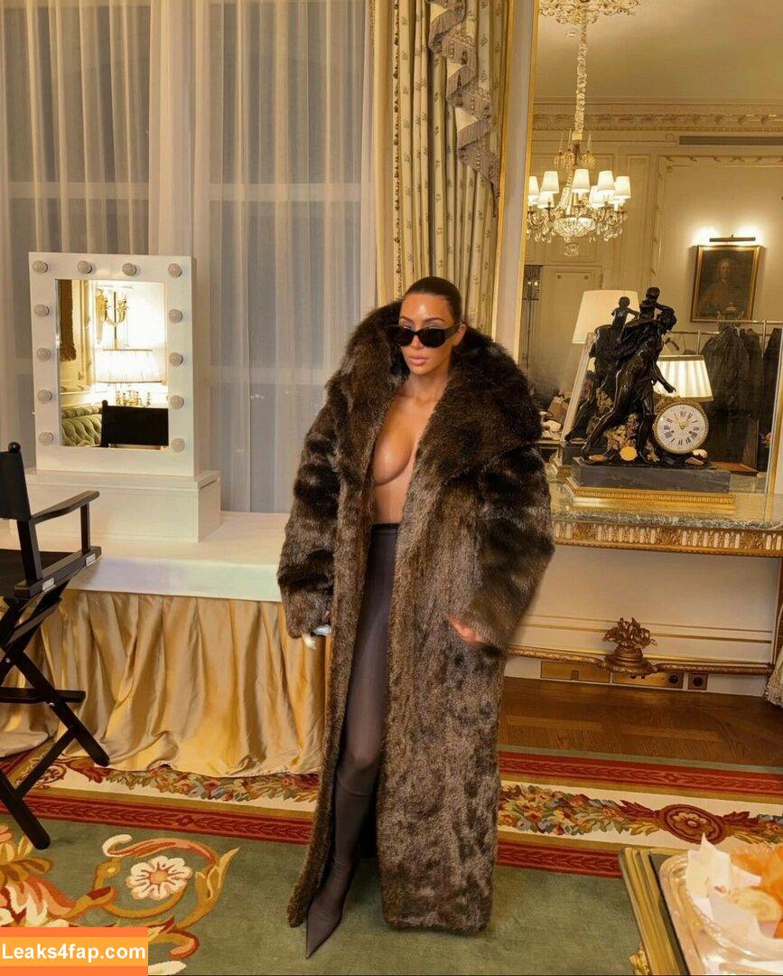 Kim Kardashian / https: / kimkadarshian / kimkardashian leaked photo photo #1513