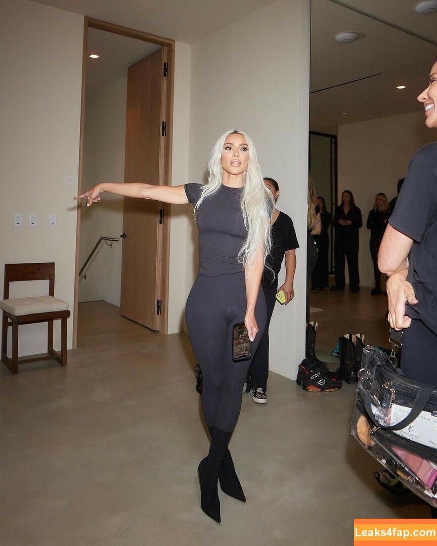 Kim Kardashian / https: / kimkadarshian / kimkardashian leaked photo photo #1525
