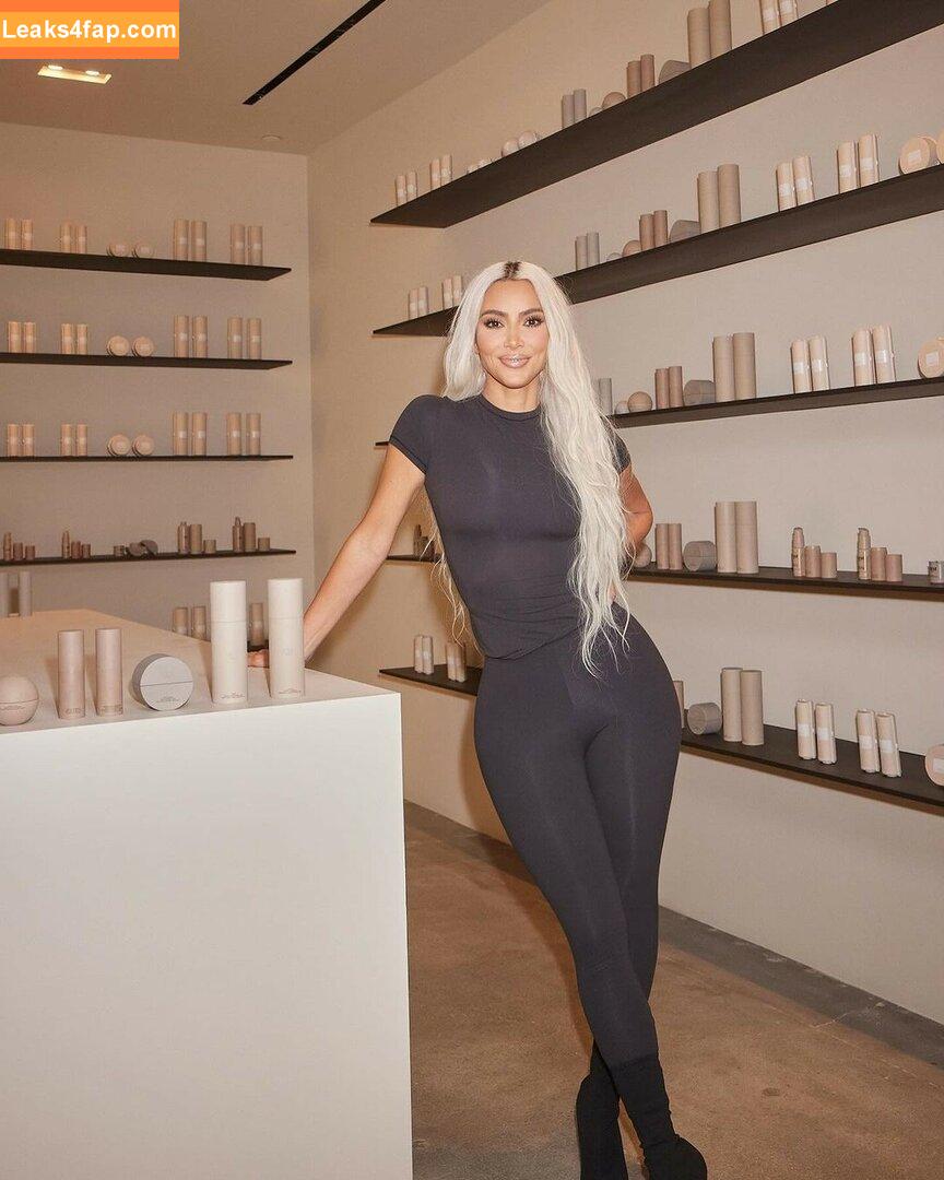 Kim Kardashian / https: / kimkadarshian / kimkardashian leaked photo photo #1530