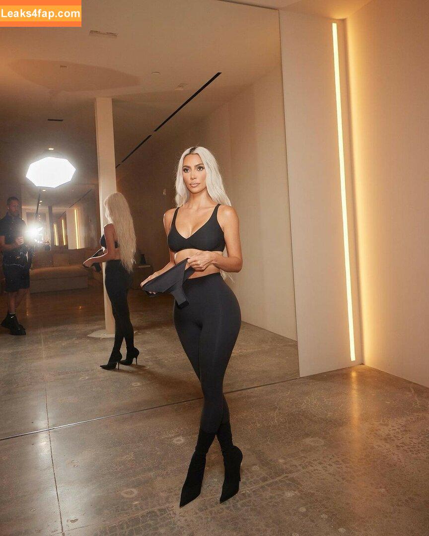 Kim Kardashian / https: / kimkadarshian / kimkardashian leaked photo photo #1533