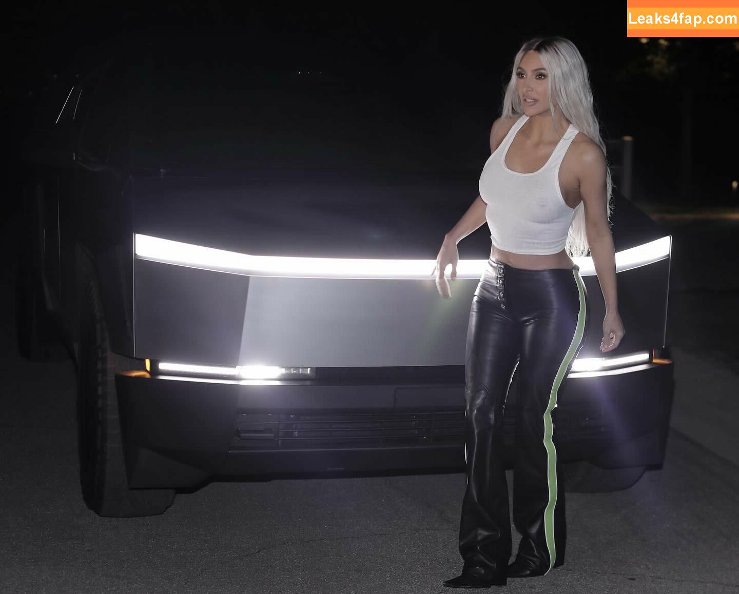 Kim Kardashian / https: / kimkadarshian / kimkardashian leaked photo photo #1534