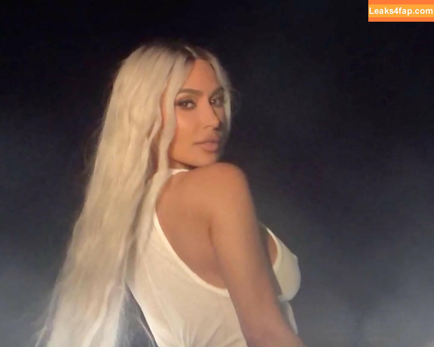 Kim Kardashian / https: / kimkadarshian / kimkardashian leaked photo photo #1535