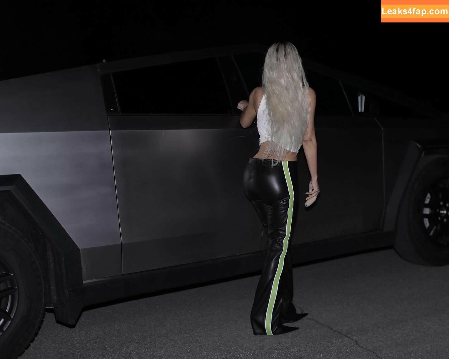 Kim Kardashian / https: / kimkadarshian / kimkardashian leaked photo photo #1536
