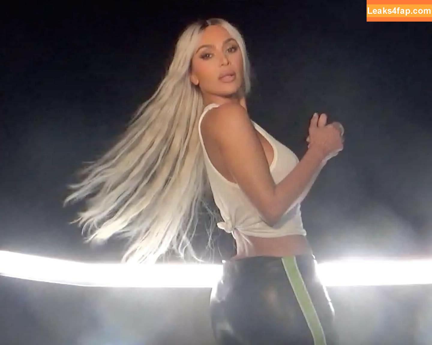 Kim Kardashian / https: / kimkadarshian / kimkardashian leaked photo photo #1537