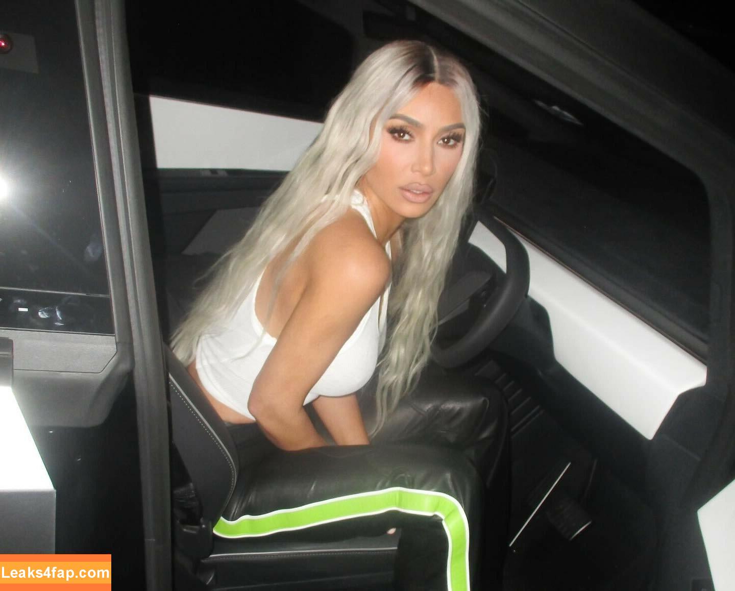 Kim Kardashian / https: / kimkadarshian / kimkardashian leaked photo photo #1538