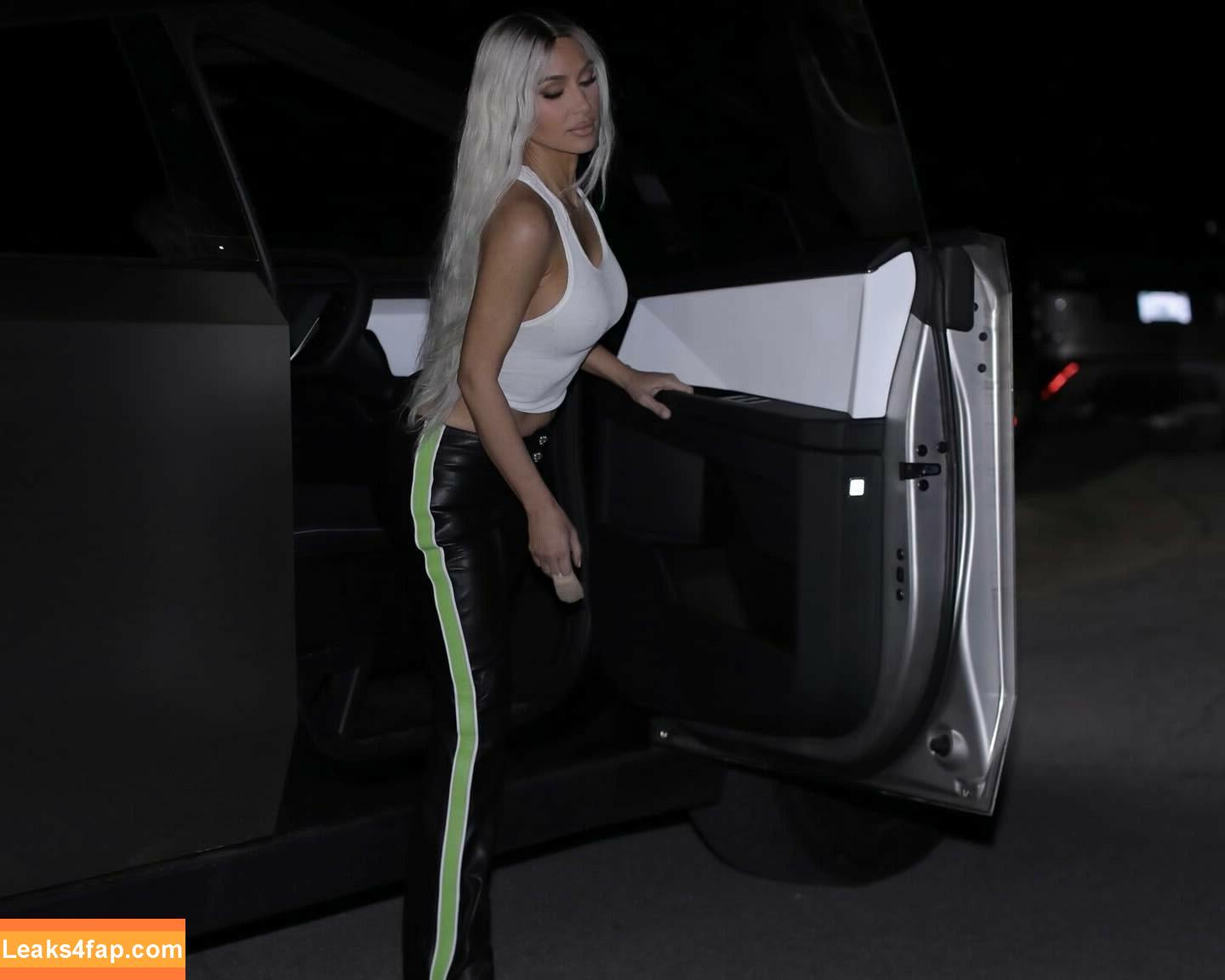 Kim Kardashian / https: / kimkadarshian / kimkardashian leaked photo photo #1540