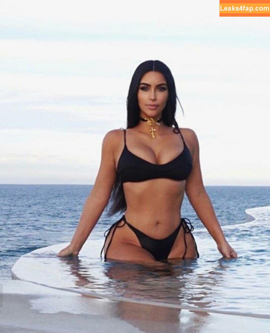 Kim Kardashian / https: / kimkadarshian / kimkardashian leaked photo photo #1548