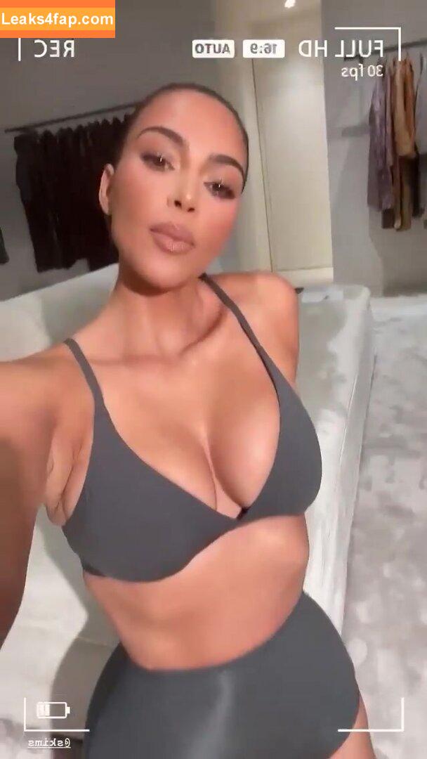 Kim Kardashian / https: / kimkadarshian / kimkardashian leaked photo photo #1557