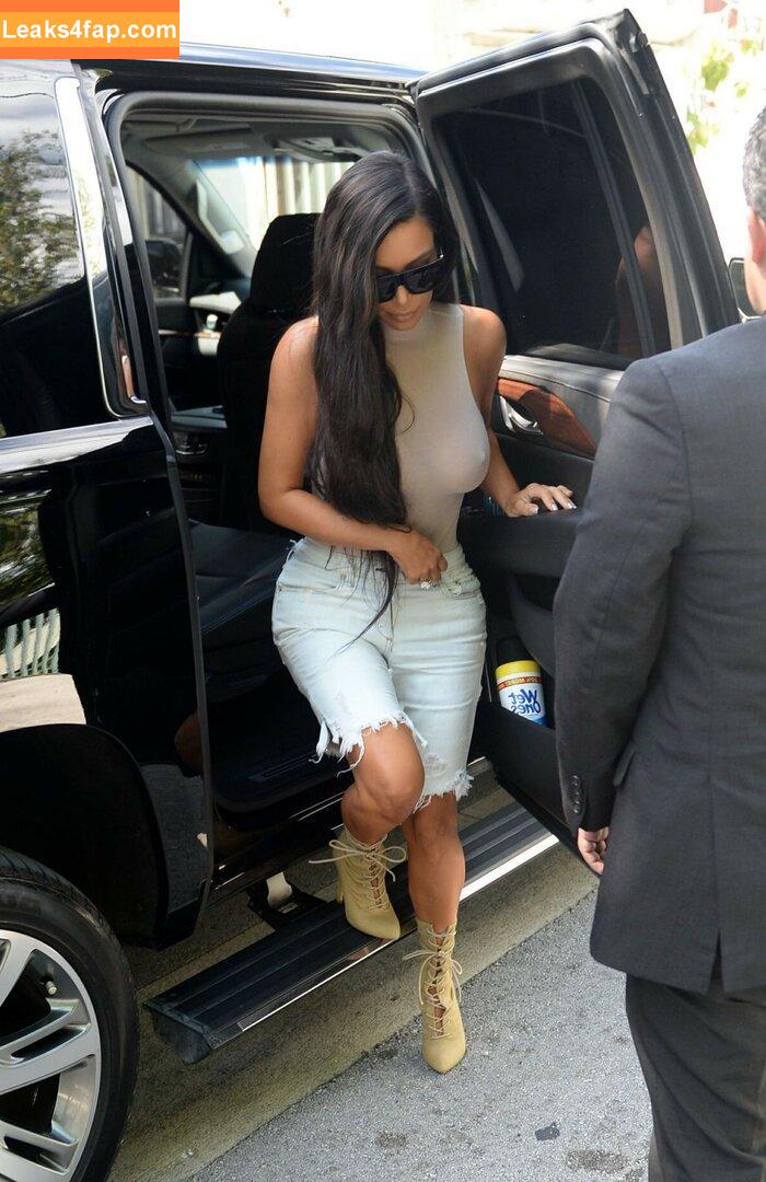 Kim Kardashian / https: / kimkadarshian / kimkardashian leaked photo photo #1563