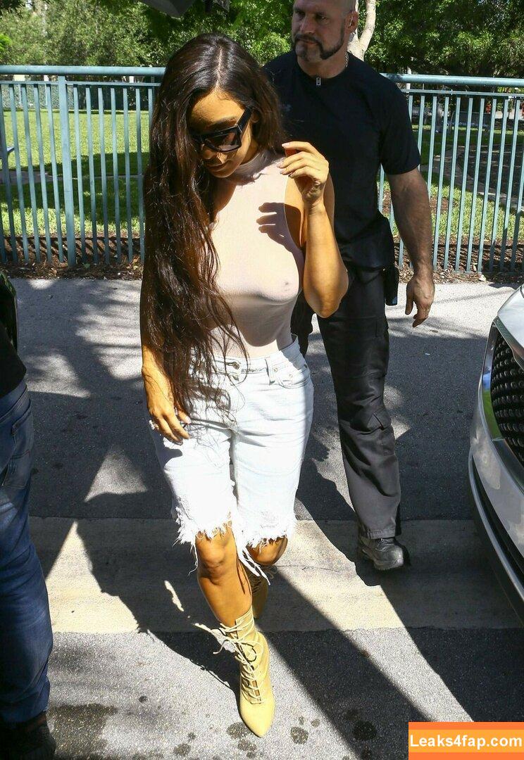 Kim Kardashian / https: / kimkadarshian / kimkardashian leaked photo photo #1567