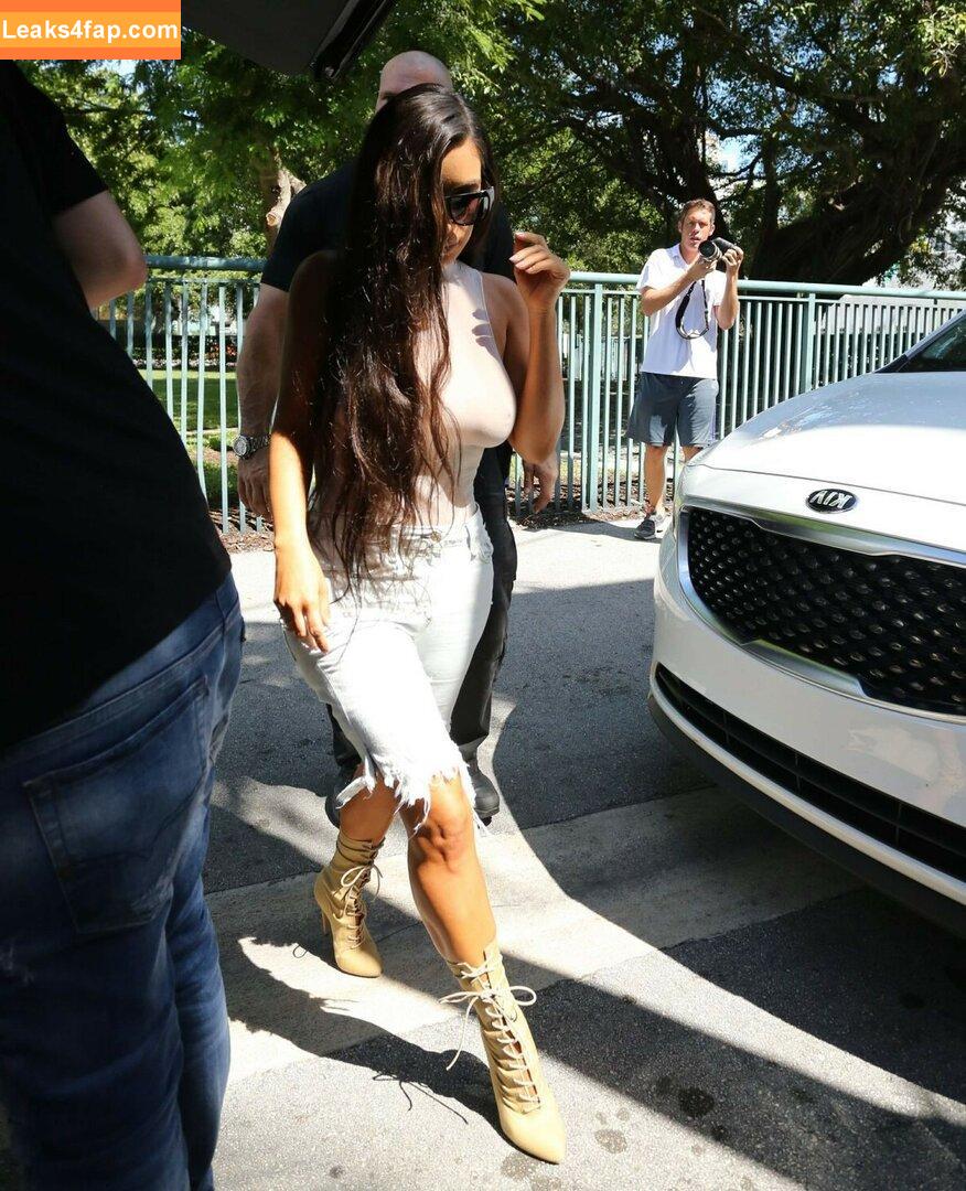 Kim Kardashian / https: / kimkadarshian / kimkardashian leaked photo photo #1568