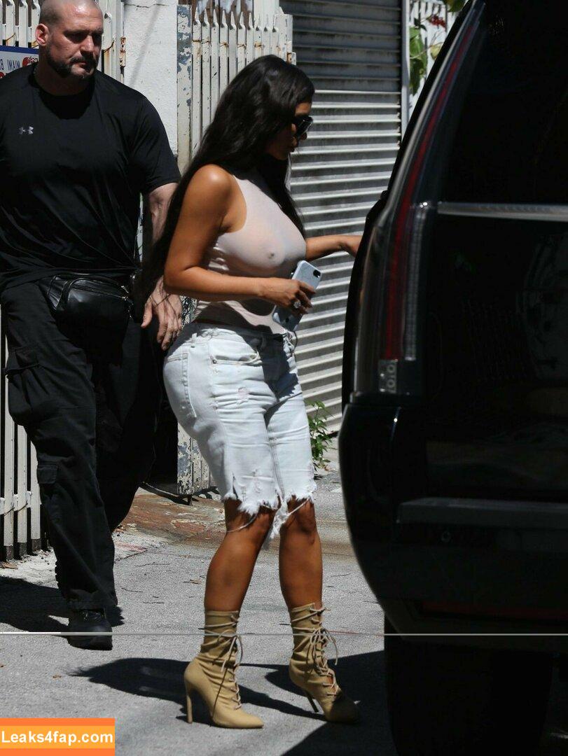 Kim Kardashian / https: / kimkadarshian / kimkardashian leaked photo photo #1571