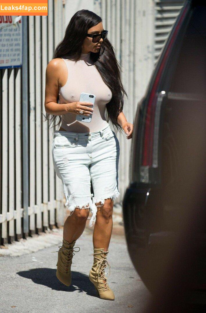 Kim Kardashian / https: / kimkadarshian / kimkardashian leaked photo photo #1574