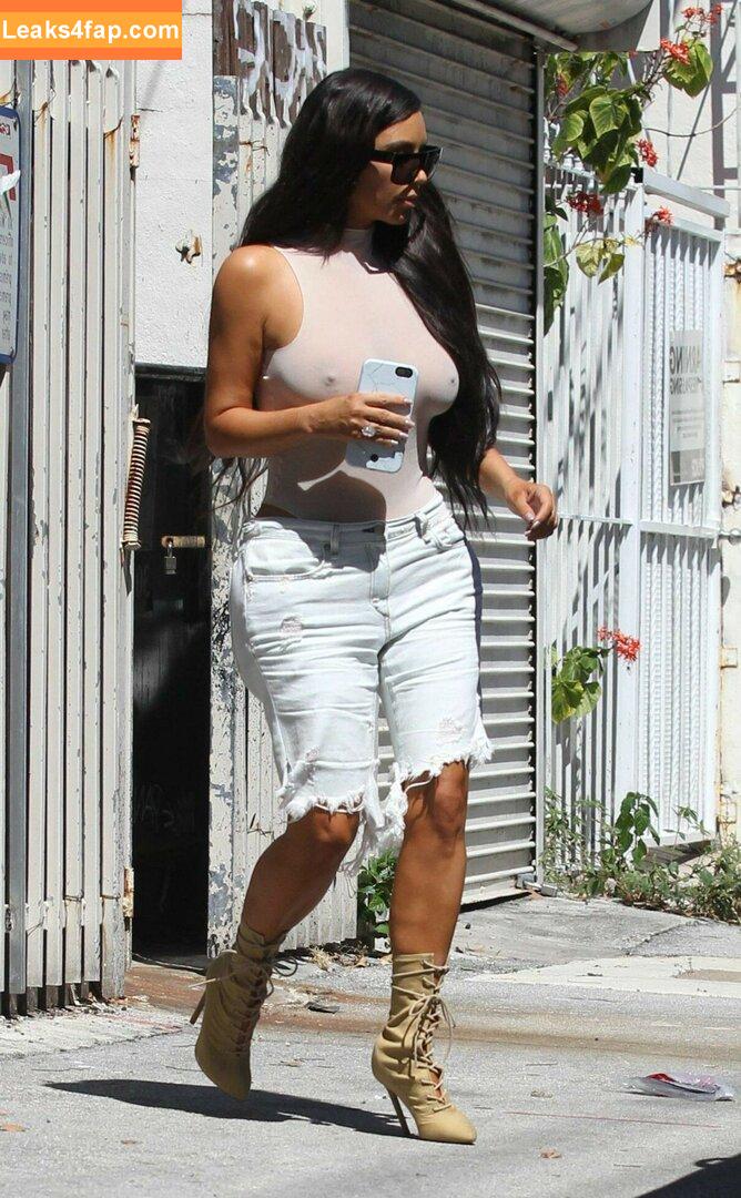 Kim Kardashian / https: / kimkadarshian / kimkardashian leaked photo photo #1575