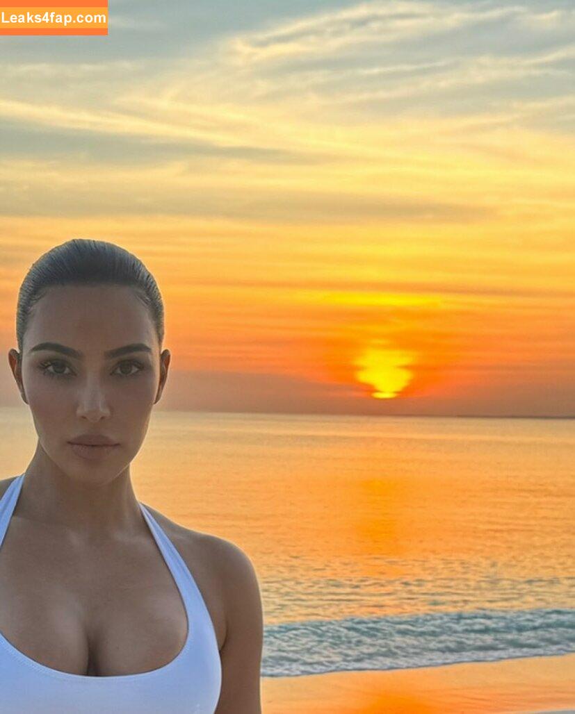 Kim Kardashian / https: / kimkadarshian / kimkardashian leaked photo photo #1588