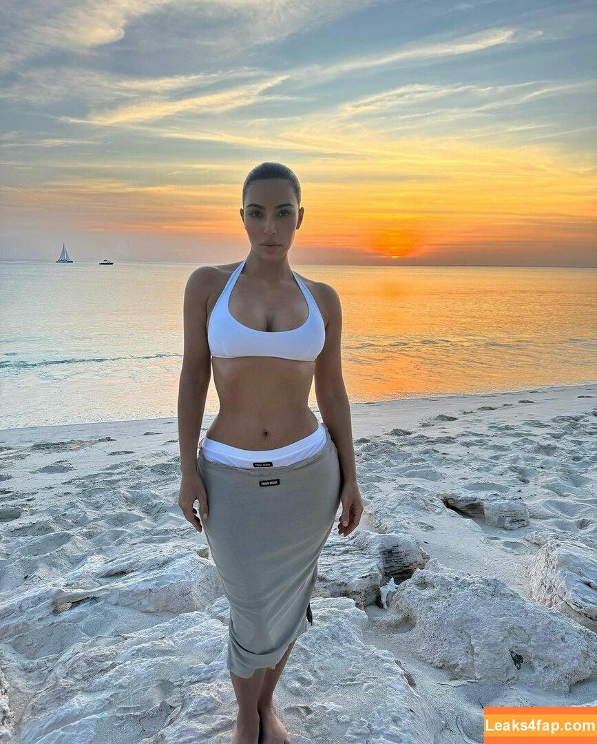 Kim Kardashian / https: / kimkadarshian / kimkardashian leaked photo photo #1589