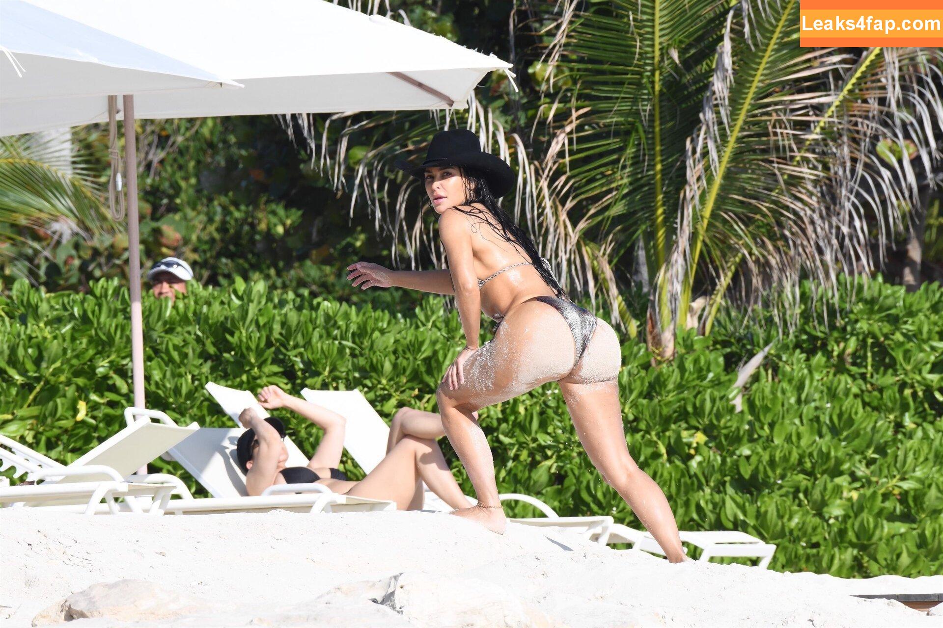 Kim Kardashian / https: / kimkadarshian / kimkardashian leaked photo photo #1593