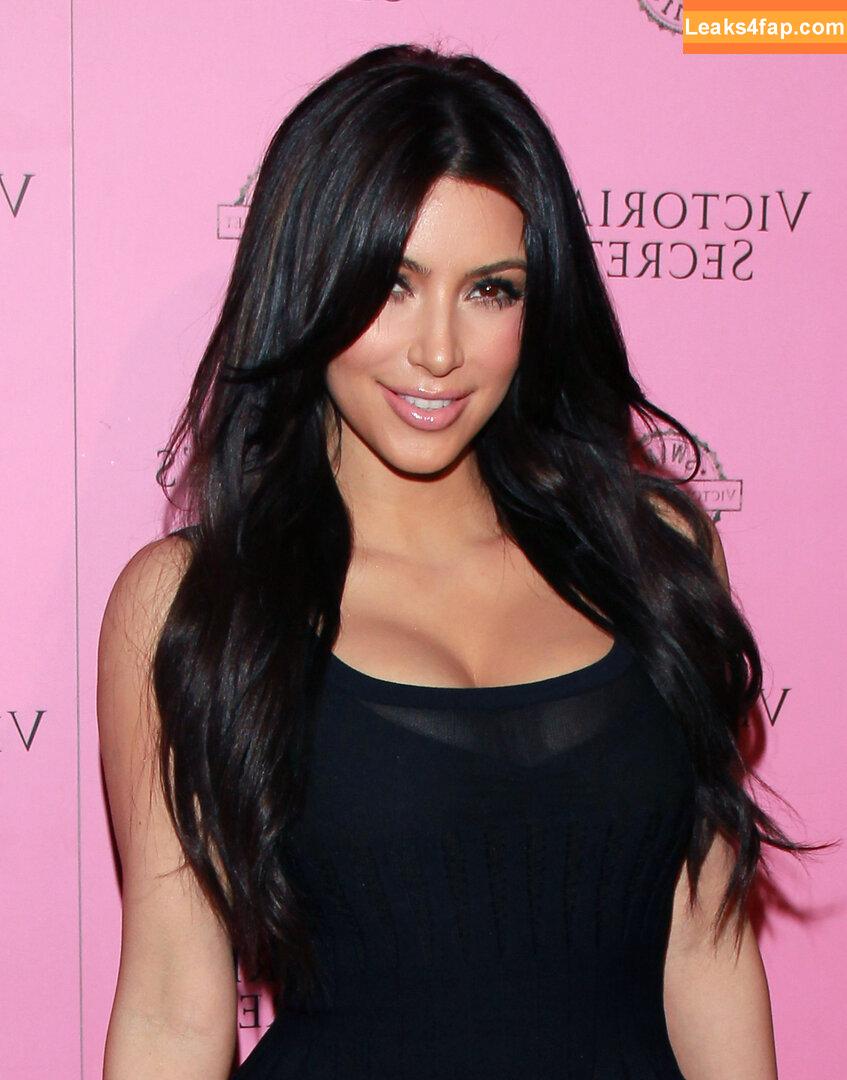 Kim Kardashian / https: / kimkadarshian / kimkardashian leaked photo photo #1638