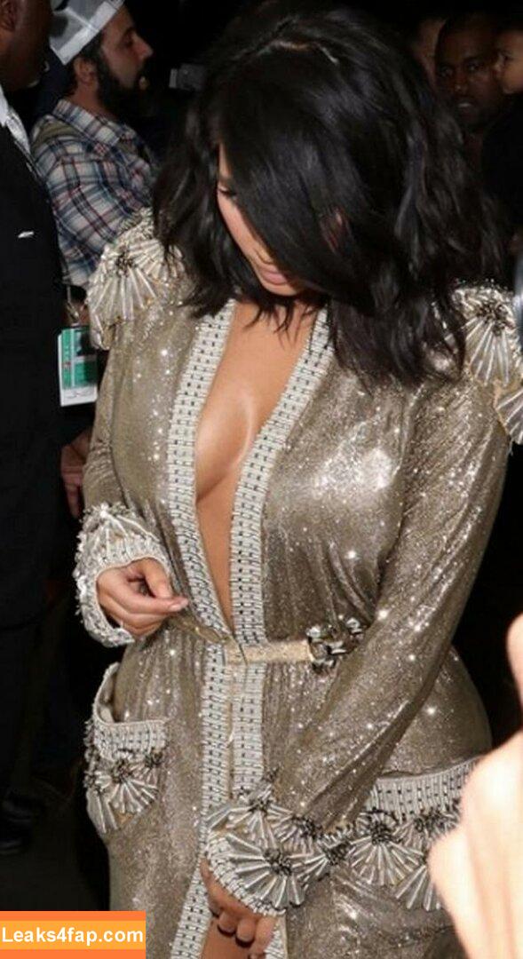 Kim Kardashian / https: / kimkadarshian / kimkardashian leaked photo photo #1683