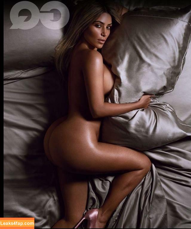 Kim Kardashian / https: / kimkadarshian / kimkardashian leaked photo photo #1685
