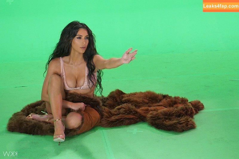 Kim Kardashian / https: / kimkadarshian / kimkardashian слитое фото фото #1686