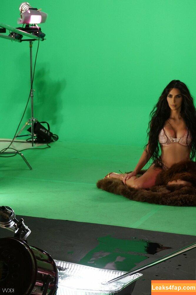 Kim Kardashian / https: / kimkadarshian / kimkardashian leaked photo photo #1718