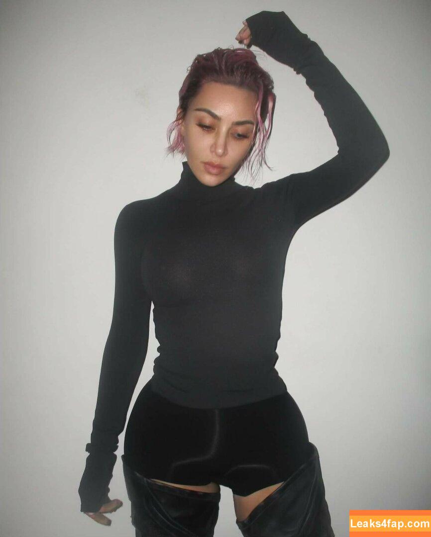 Kim Kardashian / https: / kimkadarshian / kimkardashian leaked photo photo #1721