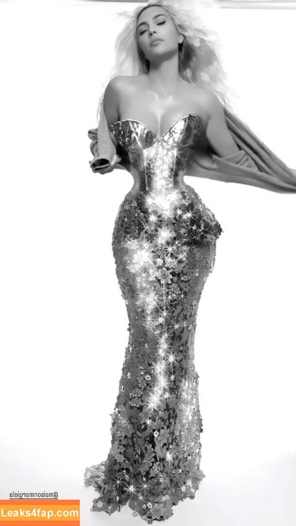 Kim Kardashian / https: / kimkadarshian / kimkardashian leaked photo photo #1747