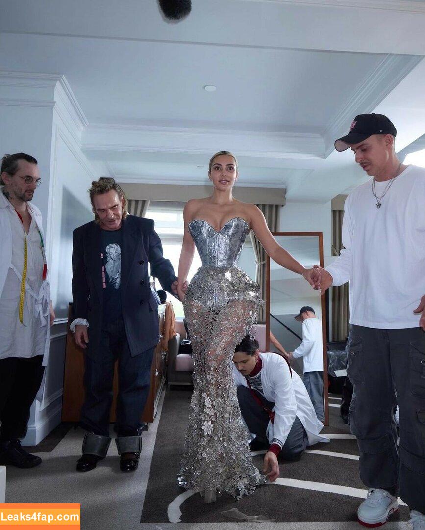 Kim Kardashian / https: / kimkadarshian / kimkardashian leaked photo photo #1780