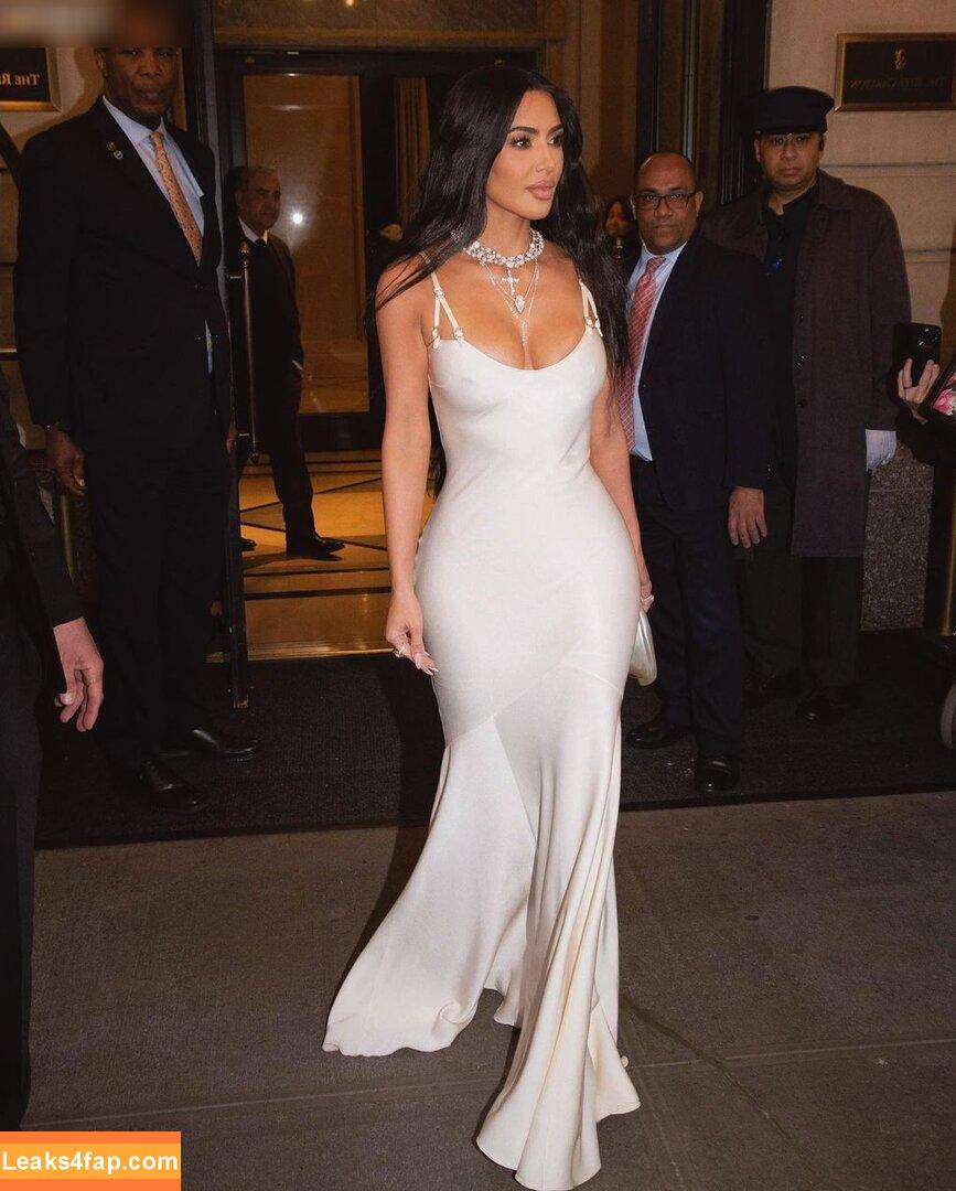 Kim Kardashian / https: / kimkadarshian / kimkardashian leaked photo photo #1797