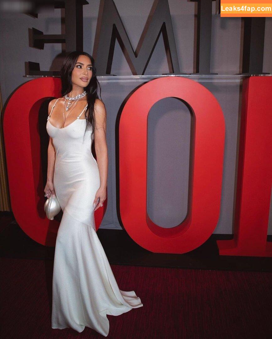 Kim Kardashian / https: / kimkadarshian / kimkardashian leaked photo photo #1798